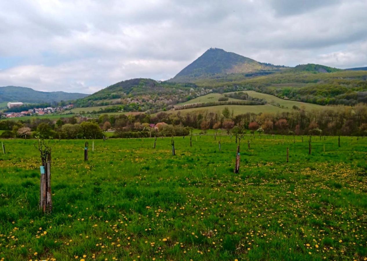 Lovecky Zamecek Pod Milesovkou Teplice Dış mekan fotoğraf